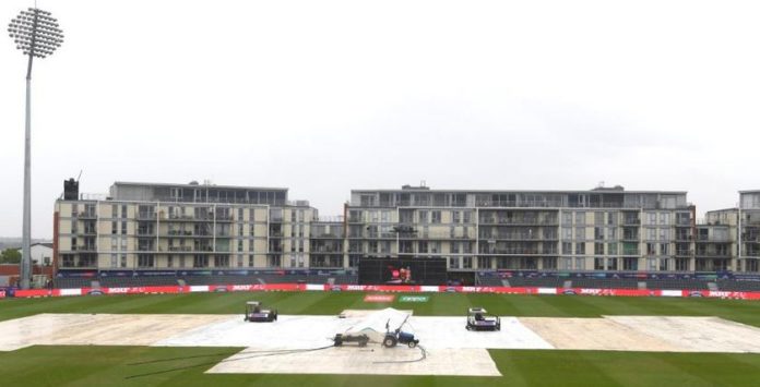Rain Delays the play between Pakistan and Sri Lanka
