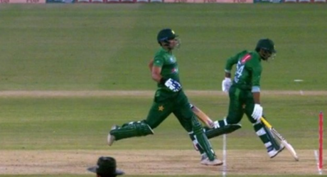Twitterati Badly Trolled Out Pakistan Batsmen For Hilarious Run Out