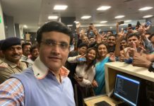 Selfie Of Sourav Ganguly At Bengaluru Airport Goes Viral Selfie Of Sourav Ganguly At Bengaluru Airport Goes Viral