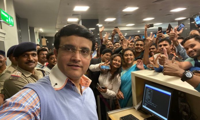 Selfie Of Sourav Ganguly At Bengaluru Airport Goes Viral