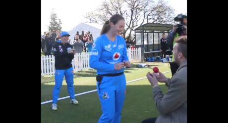 WBBL 2019 – Adelaide Strikers Player Gets Lovely Proposal From Her Boyfriend On Field After Big Bash League Game