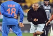 WATCH: Fans breach security to meet Virat Kohli in Wellington T20I WATCH: Fans breach security to meet Virat Kohli in Wellington T20I