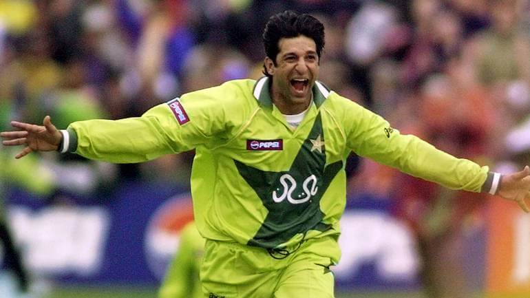 Who was a better bowler from Wasim Akram, Allan Donald, and Javagal