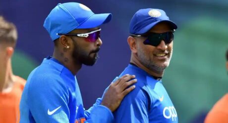 MS Dhoni Insisted Selectors To Consider Hardik In T20 WC Squad