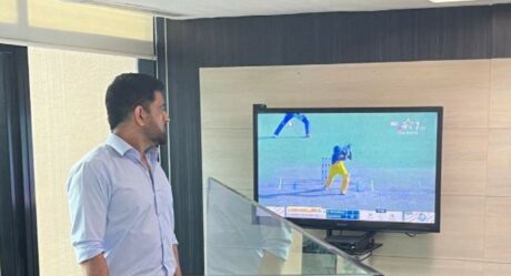 MS Dhoni Watches As Shahrukh Hits a Last-Ball Six In Final