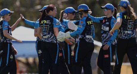 Schutt threw the greatest figures in WBBL history to lead Adelaide Strikers to a 26-run victory over Thunders 