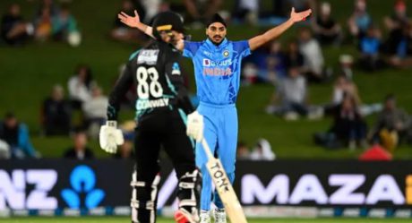 IND VS NZ 3rd T20I: Siraj Dwindles Newzealand, India Needs 161 to Win the Series