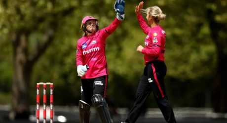WBBL 2022: Sydney Sixers maintain dominance with 8-wicket win over Hobart Hurricanes