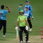 Adelaide Strikers remain on top with 6-wicket win over Sydney Thunder