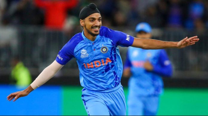 Indian bowlers with the best T20I bowling strike rates
