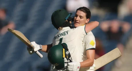Annabel Sutherland Makes History as Australia Capitalizes on England’s Mistakes