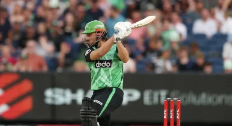 Glenn Maxwell’s Explosive Knock Powers Melbourne Stars to Win Over Hurricanes