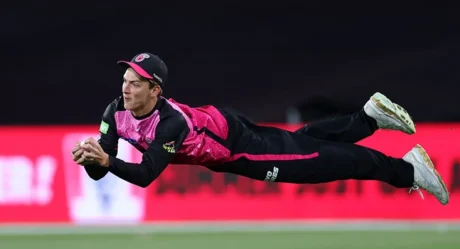 BBL 2024-25: Sydney Sixers Overcome Adelaide Strikers in Tense 35th Match