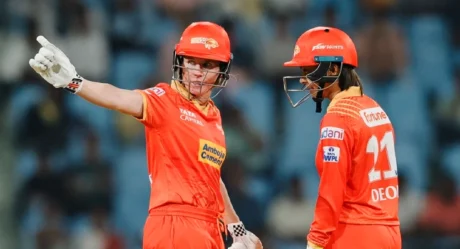 Gujarat Giants storm to second spot with commanding victory 