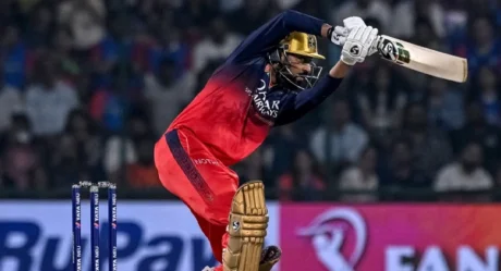Krunal’s Explosive 73 Guides RCB to Victory Over Delhi Capitals