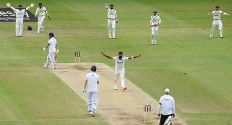 Ben Duckett’s Leads England, as Rain Halts the Thriller