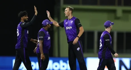 Hobart Hurricanes Blow Away Sydney Thunder in One‑Sided BBL 2025 Clash